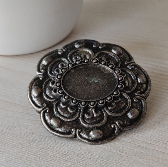 Vintage Antique Silver Round FlowerEtched Belt Buckle - Picture 1 of 3